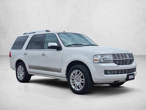 White Platinum Metallic Tri-Coat 2014 Lincoln Navigator Base