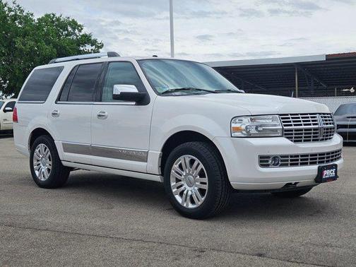 White Platinum Metallic Tri-Coat 2014 Lincoln Navigator Base