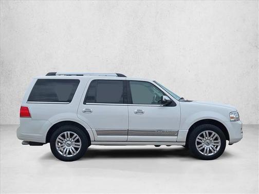 White Platinum Metallic Tri-Coat 2014 Lincoln Navigator Base