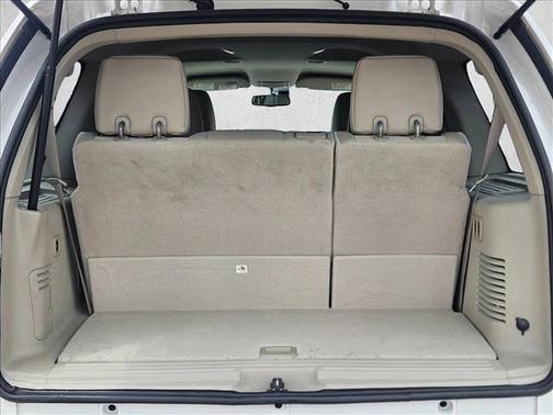 White Platinum Metallic Tri-Coat 2014 Lincoln Navigator Base