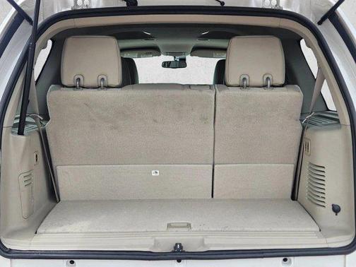 White Platinum Metallic Tri-Coat 2014 Lincoln Navigator Base