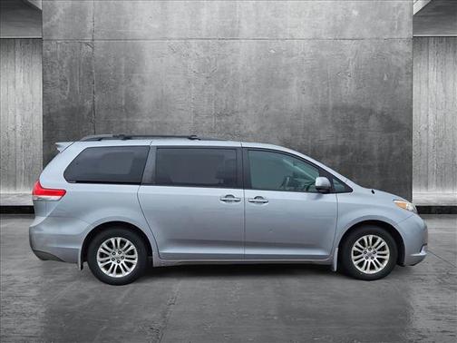 2012 Toyota Sienna XLE