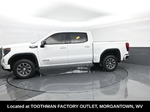 White 2024 GMC Sierra 1500 AT4