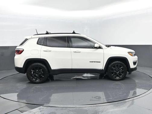 White Clearcoat 2017 Jeep Compass Latitude