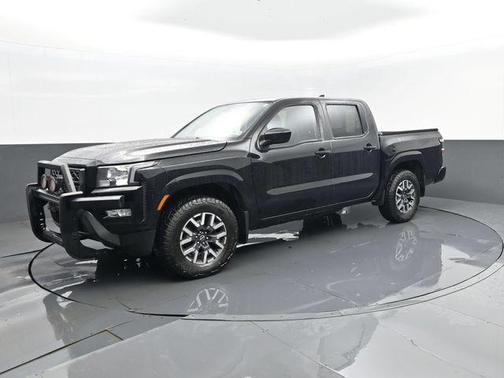 Black 2022 Nissan Frontier SV