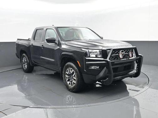 Black 2022 Nissan Frontier SV