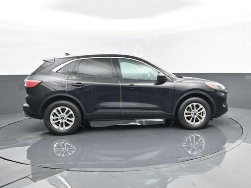 Black Metallic 2022 Ford Escape SE