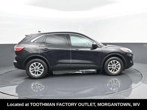 Black Metallic 2022 Ford Escape SE