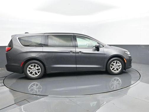 2023 Chrysler Pacifica Touring-L