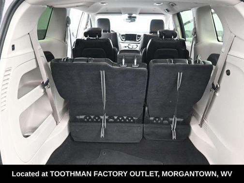 2023 Chrysler Pacifica Touring-L