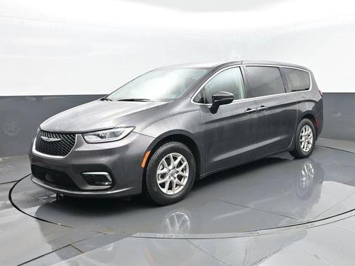2023 Chrysler Pacifica Touring-L