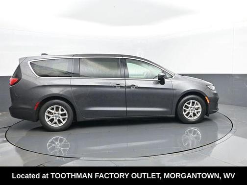 2023 Chrysler Pacifica Touring-L