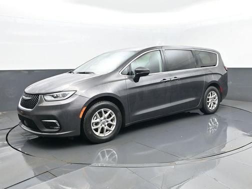 2023 Chrysler Pacifica Touring-L