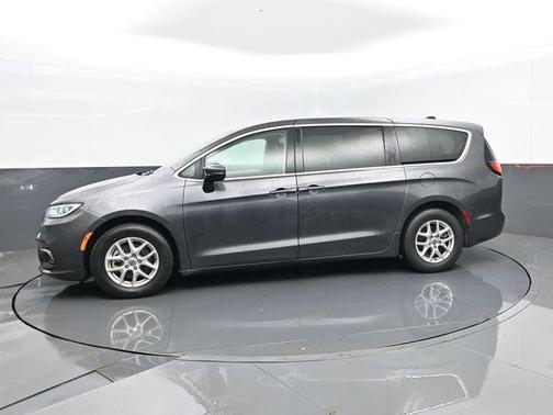2023 Chrysler Pacifica Touring-L