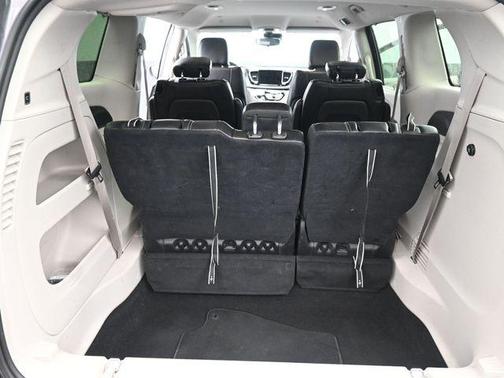 2023 Chrysler Pacifica Touring-L