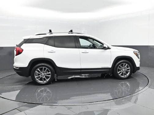 Summit White 2022 GMC Terrain SLT
