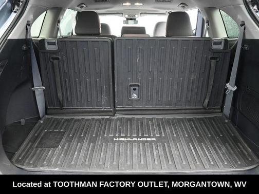 Moon Dust 2023 Toyota Highlander XLE