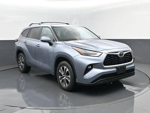 Moon Dust 2023 Toyota Highlander XLE