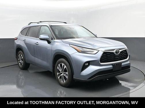 Moon Dust 2023 Toyota Highlander XLE