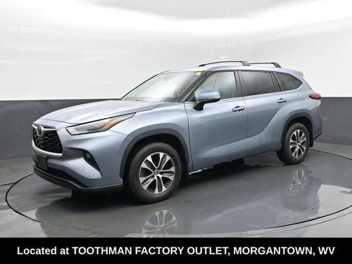 Moon Dust 2023 Toyota Highlander XLE