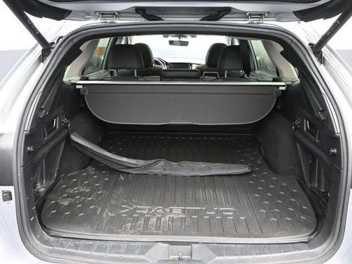 Ice Silver Metallic 2020 Subaru Outback Onyx Edition XT