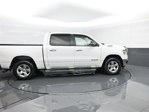 Bright White Clearcoat 2019 RAM 1500 Big Horn