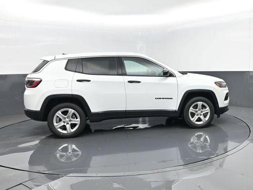 Bright White Clearcoat 2023 Jeep Compass Sport