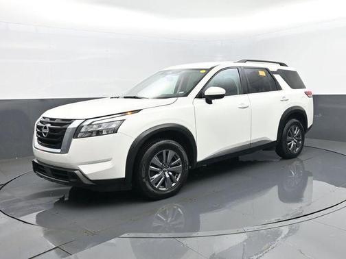 Glacier White 2025 Nissan Pathfinder SV