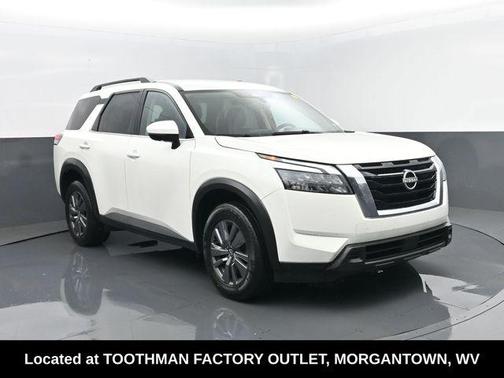 Glacier White 2025 Nissan Pathfinder SV