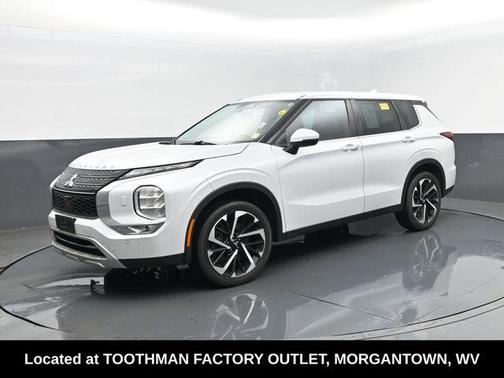 White 2023 Mitsubishi Outlander SE Special Edition