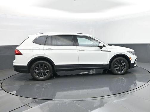 Pure White 2022 Volkswagen Tiguan 2.0T SE