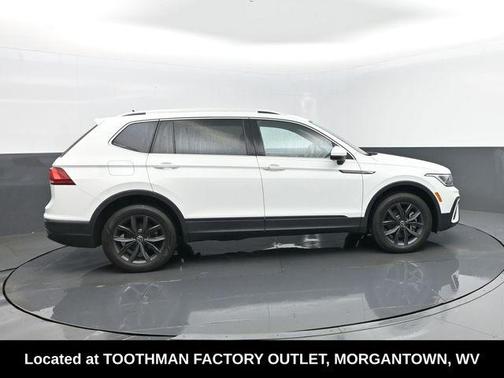 Pure White 2022 Volkswagen Tiguan 2.0T SE