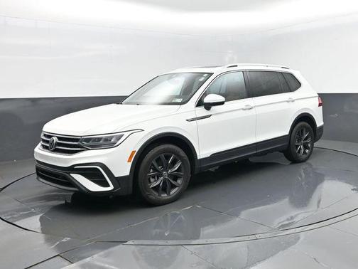 Pure White 2022 Volkswagen Tiguan 2.0T SE