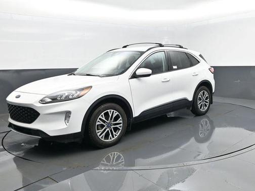 White 2022 Ford Escape SEL