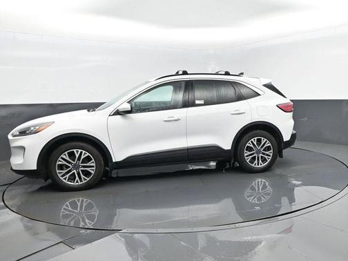 White 2022 Ford Escape SEL