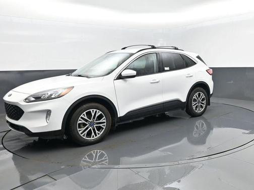 White 2022 Ford Escape SEL
