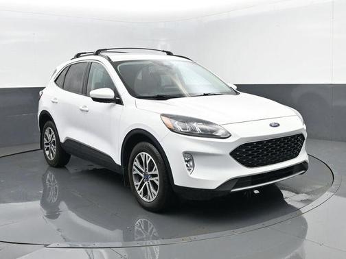 White 2022 Ford Escape SEL