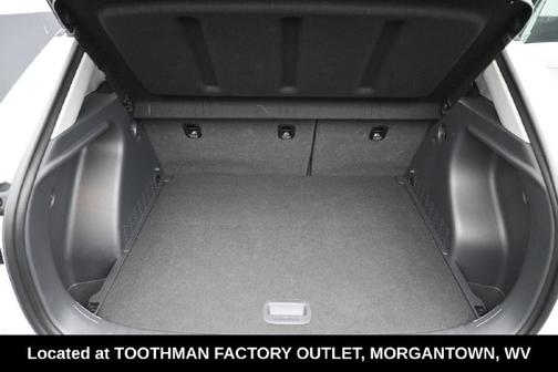Atlas White 2025 Hyundai KONA SEL