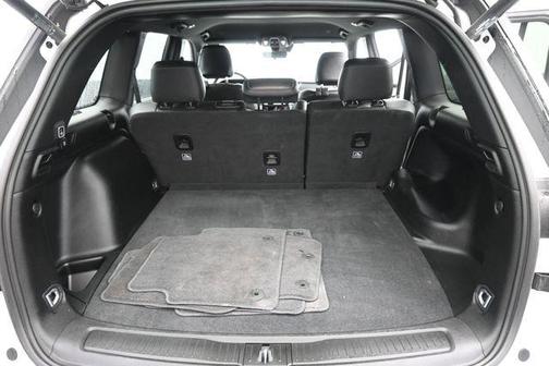 Bright White Clearcoat 2025 Jeep Grand Cherokee Laredo