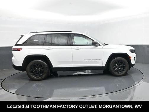 Bright White Clearcoat 2025 Jeep Grand Cherokee Laredo