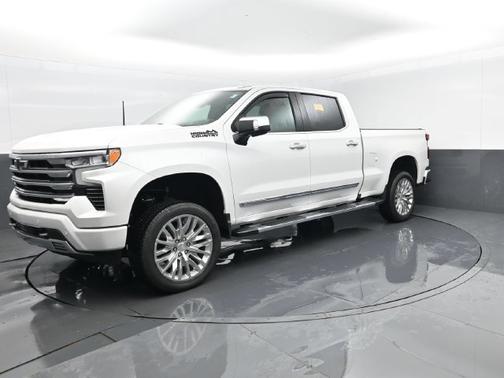 Iridescent Pearl Tricoat 2025 Chevrolet Silverado 1500 High Country