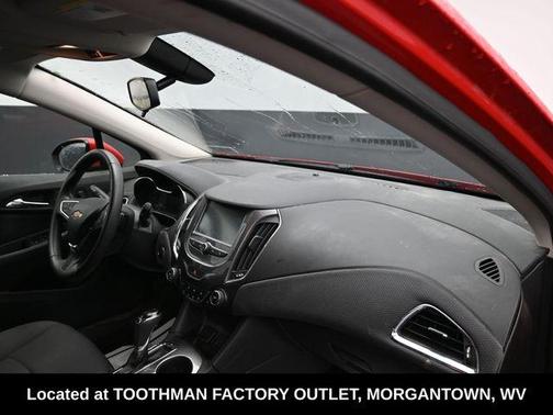 Red 2018 Chevrolet Cruze LT