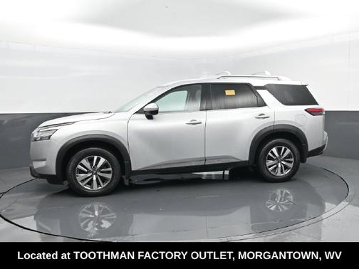 Brilliant Silver Metallic 2023 Nissan Pathfinder SL