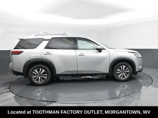 Brilliant Silver Metallic 2023 Nissan Pathfinder SL
