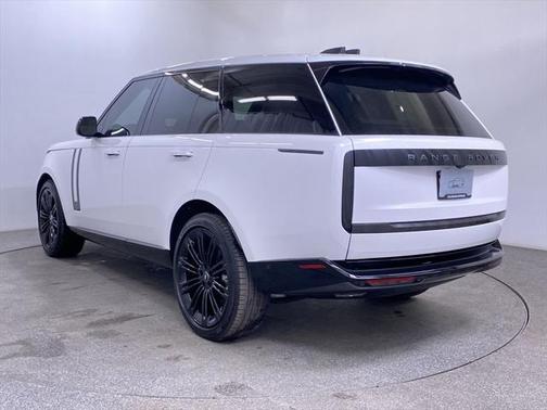 2025 Land Rover Range Rover P400 SE