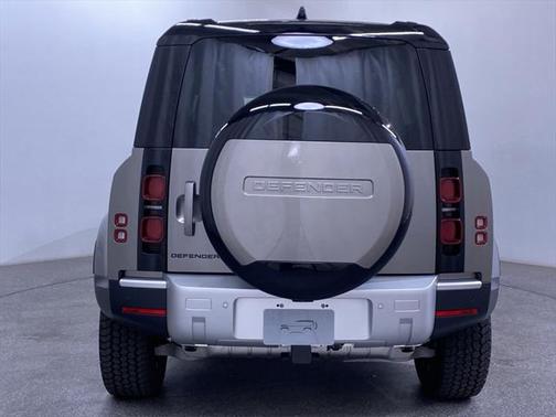 2025 Land Rover Defender 110 P300