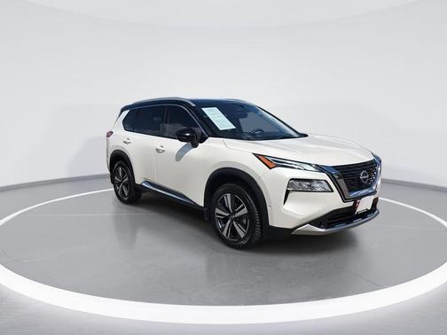 Pearl White Tricoat/Super Black 2022 Nissan Rogue Platinum