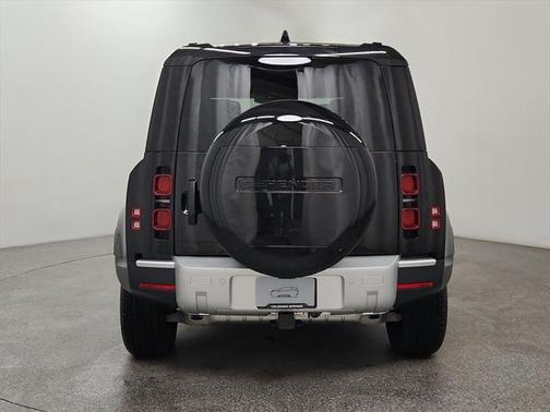 2025 Land Rover Defender 110 P400 S