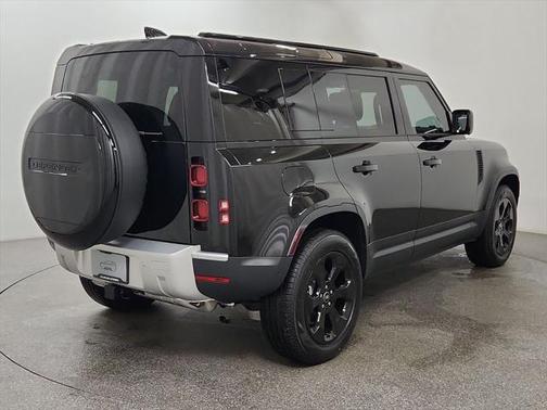 2025 Land Rover Defender 110 P400 S