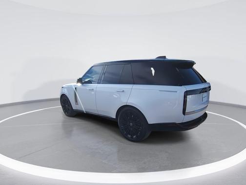 2024 Land Rover Range Rover P615 SV